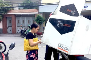 Đại tiệc mua sắm Ngày độc thân: Giảm thật hay mánh khóe?