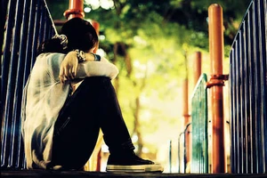 ‘Người lớn đang đối xử quá tàn nhẫn với bọn trẻ’