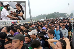 Vé xem đội tuyển ‘chảy’ vào túi ai...