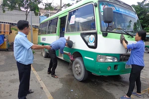 Mạng lưới xe buýt TP.HCM trước nguy cơ ‘vỡ trận’