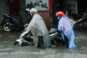 TP.HCM ngập nặng vì bão số 9