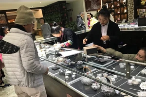 Du khách Việt bạo tay mua sắm ở nước ngoài