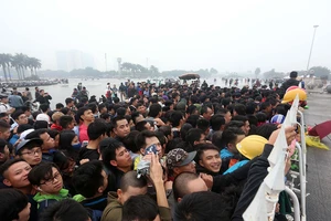 Việt Nam - Philippines, VFF bán vé online, không còn xếp hàng