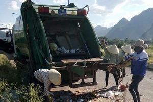 Công nhân gom rác bị phớt lờ đóng bảo hiểm