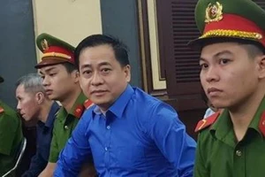 Triệt dứt nạn ‘một anh có 14 sân sau’