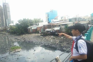 Dùng quỹ đất hai bên để cải tạo rạch ô nhiễm nhất TP.HCM