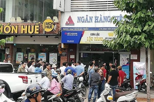 Truy bắt kẻ cướp tiền tỉ một ngân hàng ở quận Bình Thạnh