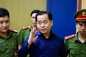 Vũ ‘nhôm’ gây kinh ngạc với trí nhớ về 'lời khai sinh đôi'