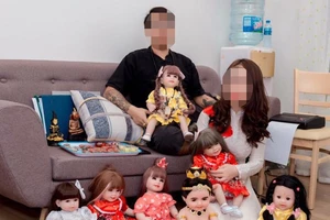 Trào lưu kỳ quái: Nuôi búp bê như nuôi em bé