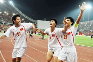 Chuyện ‘cái đầu’ trong trận chung kết lượt đi