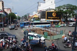 Cuối năm lại đào đường: Lỗi do ‘ông cơ chế’(!?)