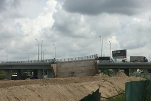 Dự án đường Võ Văn Kiệt nối dài ‘đứng hình’