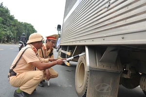 CSGT làm cách nào để xử phạt lỗi mòn vỏ?