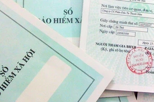 Công ty không chịu giao sổ bảo hiểm, tôi phải làm sao?