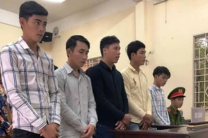 Trả tự do cho 9 bị cáo ngay tại tòa