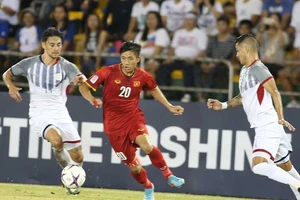 Xem thầy trò Eriksson ‘chống bão’ ra sao?