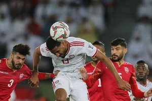 Khai cuộc nhạt nhòa