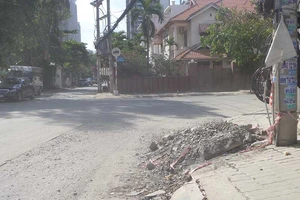 Nhếch nhác ở khúc cua