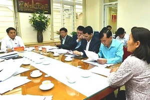 Quy định ‘xin phép quay phim’ là chưa phù hợp!