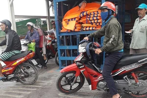 Phớt lờ quy định mặc áo phao khi qua đò