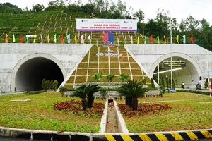 Hôm nay, thông xe hầm đèo Cù Mông