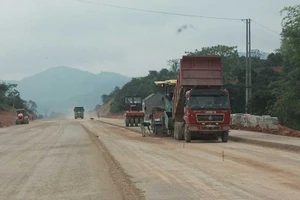 Đường xấu vì… có hiện tượng làm ngơ, dễ dãi