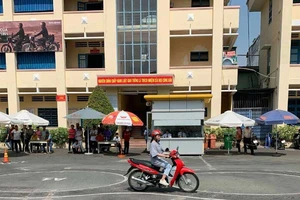 Nhộn nhịp đi thi bằng lái cuối năm