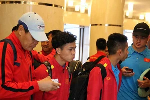 Đêm 26-1, các ‘chiến binh sao vàng’ về đến Hà Nội