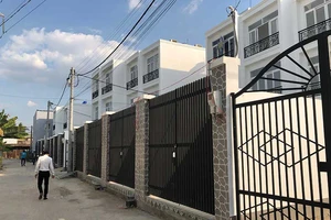 Dở khóc dở cười chuyện mua bán nhà chung giấy