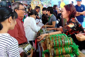 Mang Tết đến bệnh nhân nghèo 