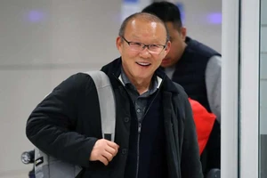 Về Hàn Quốc, thầy Park tự hào với bóng đá VN