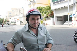 Chàng ‘xe ôm Tây’ mê làm du lịch Việt