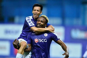 Đá kiểu này thì cả hai xuống đá AFC Cup cho lành