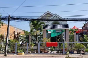 Không ghép được giấy đỏ vì hàng xóm dọa tranh chấp