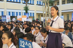 Siết đầu vào nhóm ngành sức khỏe: Vừa ủng hộ vừa lo