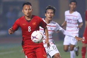 Trọng Hoàng ‘tập chay’, ngồi chơi hết giai đoạn 1 V-League