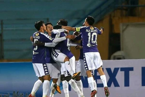 Nghĩ về ‘chiếc áo mới’ 6,8 tỉ của sân Thống Nhất