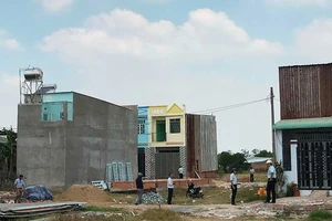 Bình Chánh: Nhà xây lụi như nấm sau mưa