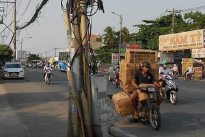 Sẽ di dời trụ điện dưới lòng đường trước ngày 20-3