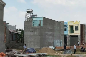 Chủ tịch huyện Bình Chánh lên tiếng về nạn xây nhà lụi