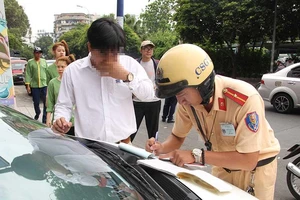 Đủ chiêu gian lận xin cấp lại bằng lái