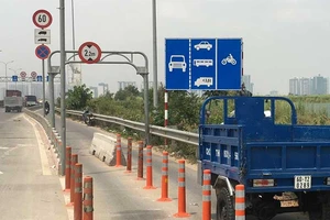 Gỡ dải bê tông gây chết người trên đường dẫn cao tốc