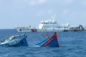Ngư dân bị tàu Trung Quốc ép chìm trên biển đã về nhà