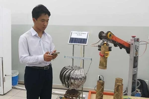 Học sinh chế tạo cánh tay robot