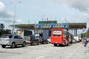 Tuyên truyền cho tài xế khi qua trạm BOT Cai Lậy