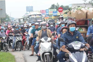 Giao thông miền Tây bao giờ thông thoáng?