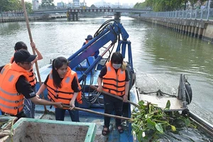 Một ngày làm công nhân dọn rác