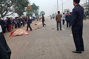 Xe khách chạy 78 km/giờ tông vào đám tang