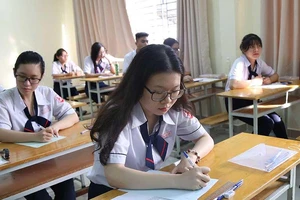 Học sinh loay hoay chọn nguyện vọng 