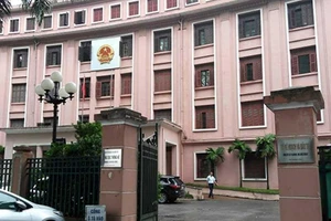 Nóng chuyện di dời bộ/ngành, sốt đất nền